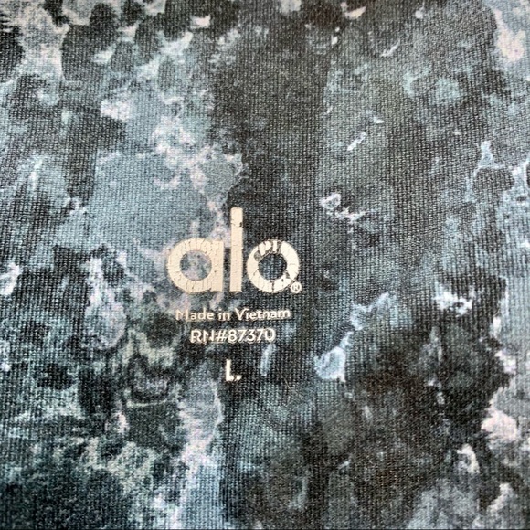 ALO YOGA Black Python Airbrush High Waisted Leggin - Picture 11 of 14